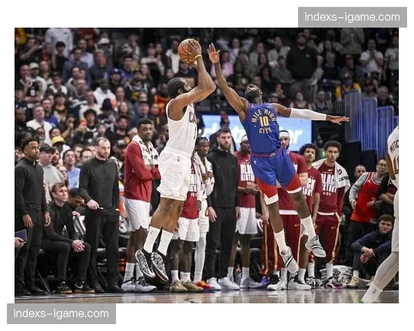 霍姆格伦后背受伤无法出场，雷霆内线防守支柱缺席